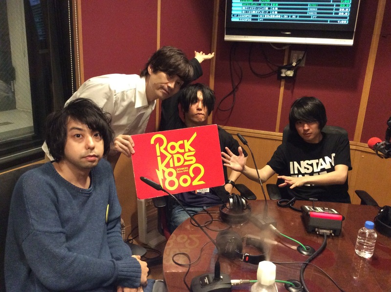 現在 #RK802 に <<UNISON SQUARE GARDEN>>（ @USGinfo  ）生出演中!!