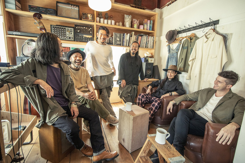 現在 #RK802 に << OAU・TOSHI-LOW >> 生出演中!!! @tacticsrecords