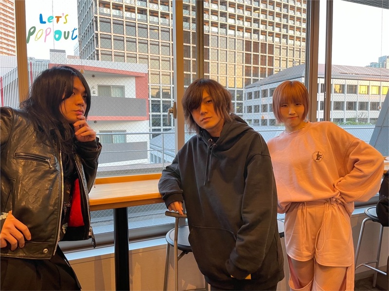 まもなく、#RK802 大阪芸術大学 Let’s Pop Out ! 今夜は <<< ヤバイTシャツ屋さん >>> が登場！！ @yabaT_official