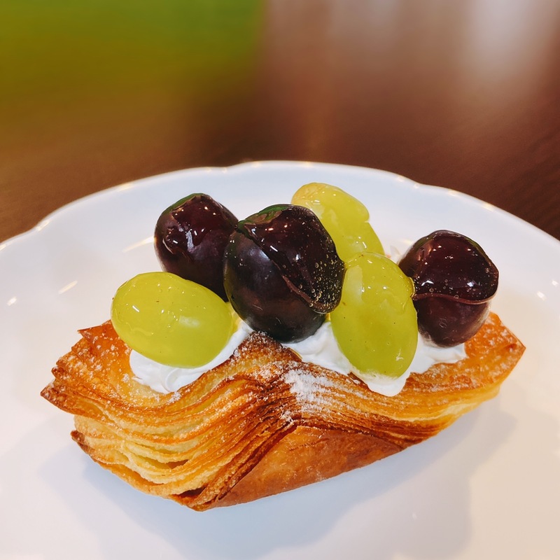 ◎しあわせの菓子パン◎ オーサムベーカリー「 贅沢ぶどうのデニッシュ 」