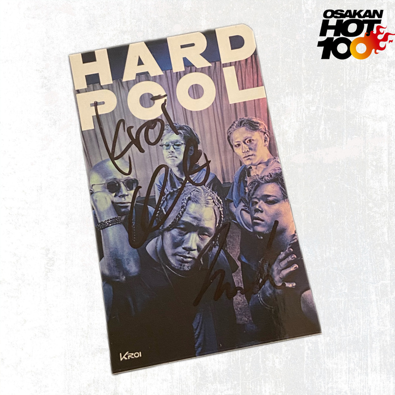 明日の予想屋サンデー！電話でNo.1予想をして【 Kroi「Hard Pool」サイン入りステッカー 】をゲット！！