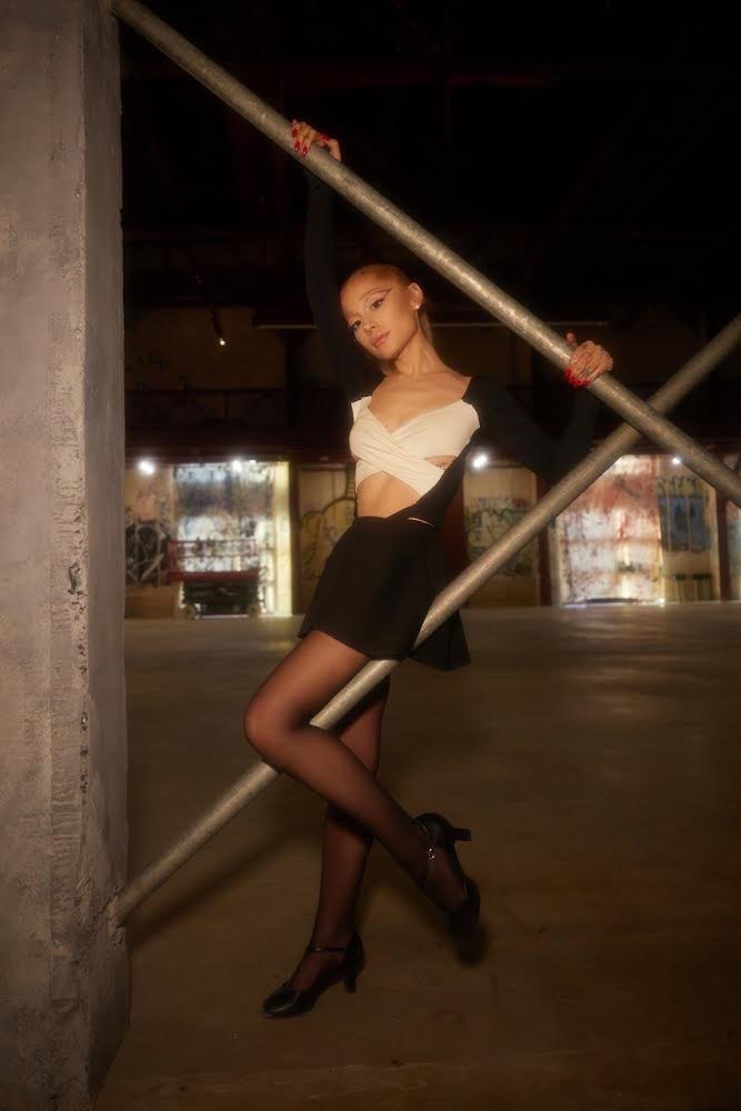 金曜朝7時は、、なな金プレゼント ☆ Ariana Grande 「yes, and?」BLACK Tシャツ ☆