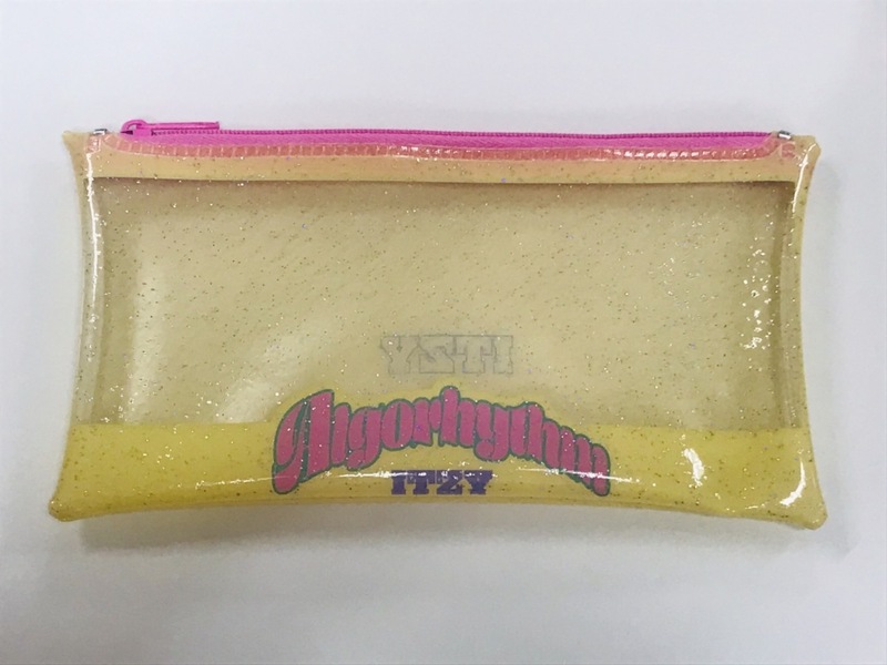 金曜朝7時は、、なな金プレゼント ☆ITZY「ラメクリアポーチ」 ☆
