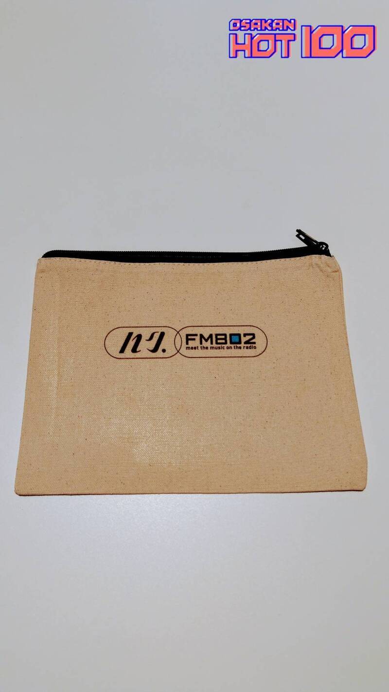 電話でNo.1予想をして【 ハク。 ×  FM802 ダブルネームポーチ 】をゲット！