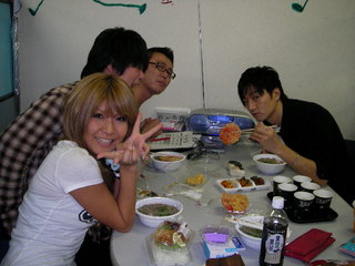 立ち食いそばを、座って食べてみた。