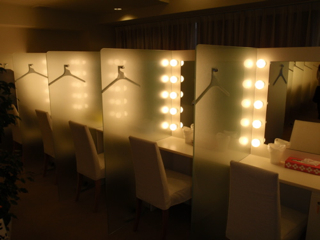 セルフメイクアップラウンジ「COLOR」