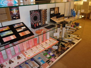 セルフメイクアップラウンジ「COLOR」