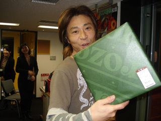 お菓子もろた〜!