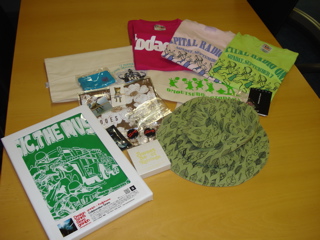 ☆アーティストグッズ大放出！！☆