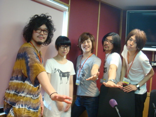 THE TELEPHONES IN DA HOUSE！！