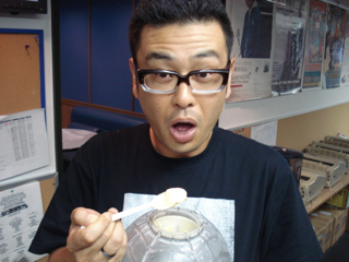 ボール型アイスクリームメーカー『アイスクリーム レボリューション』