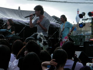 浅井 from 沖縄 その5　「HY Street Live 2009 〜10th Anniversary　くわっちーさびら〜 」レポート