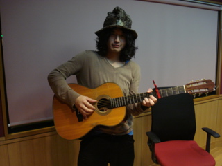 ベッドサイドミュージック…今週は２組！まずはセカイイチ岩崎慧くん！！