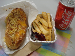 今日食べたホットドックは・・・☆