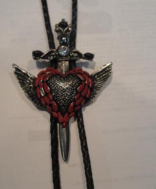 これが噂のループタイ！！