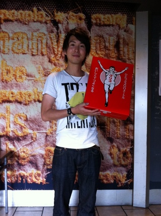 上田 和寛さん with グリコBOX