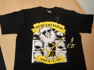 REQUESTAGE10サイン入りTシャツ！