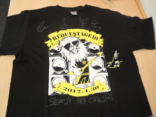 REQUESTAGE10サイン入りTシャツ！