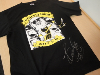 REQUESTAGE10サイン入りTシャツ！