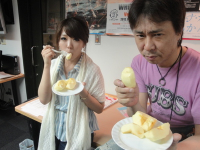 ふじリンゴ３つ