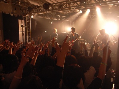 ROCK KIDS × NICO Touches the walls