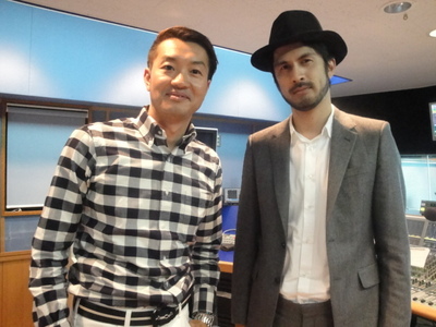 平井堅さんが登場！