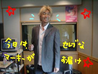 今日は、スーツでびしっと決めております♪