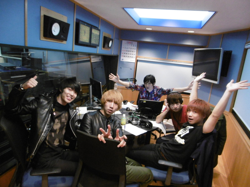 現在 #RK802 にgo!go!vanillas（@go_go_vanillas）生出演中！！！