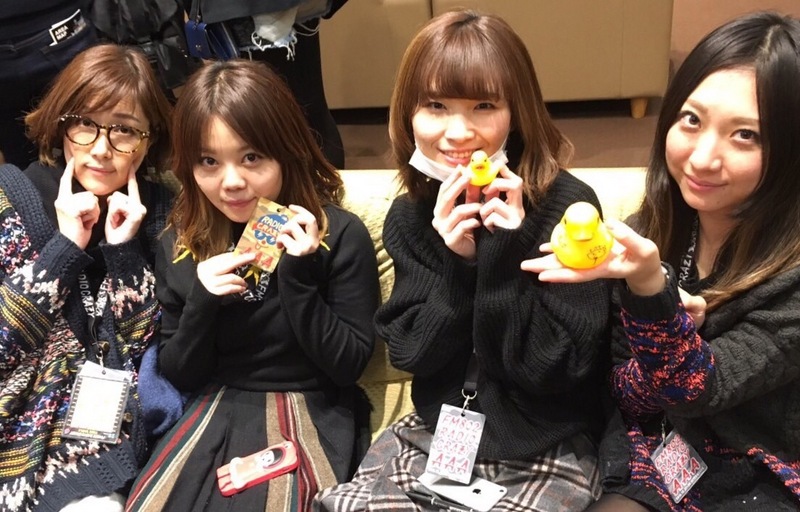 東京カランコロン、ねごとのサイン入り(！？)アヒルのおもちゃ♪