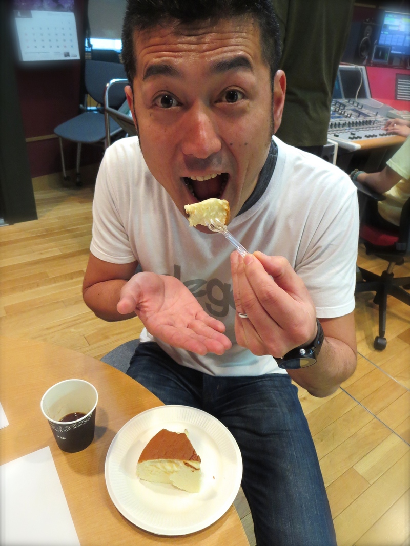 今日のおやつは・・・！「リクローおじさんのチーズケーキ」