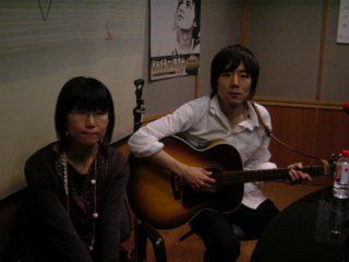 ギター片手のペリドッツ